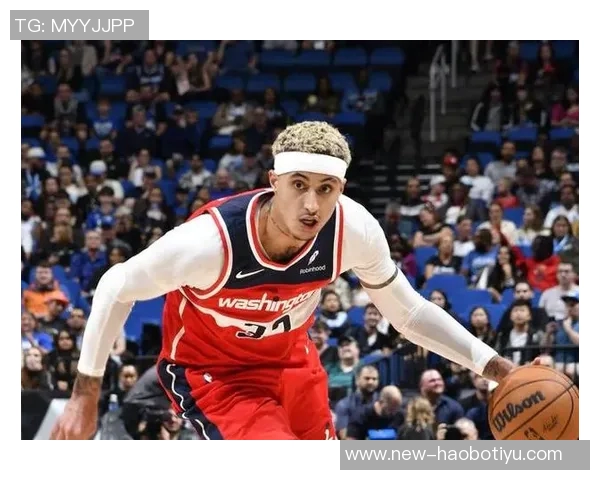 库兹马半场表现出色7投4中贡献11分2篮板2助攻展现强大实力